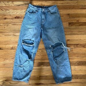 PRETTY LITTLE THING RIPPED BOYFRIEND JEANS